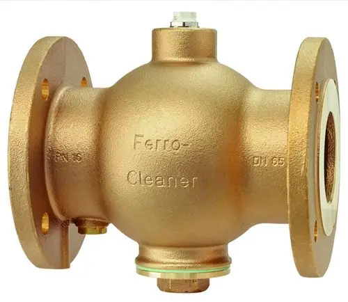 Rotgoldfarbener Abscheider mit Flanschen und einem Anschluss. Die Konstruktion enthält einen Magneten und eine Anode. Produkt von IMI Hydronic Engineering.